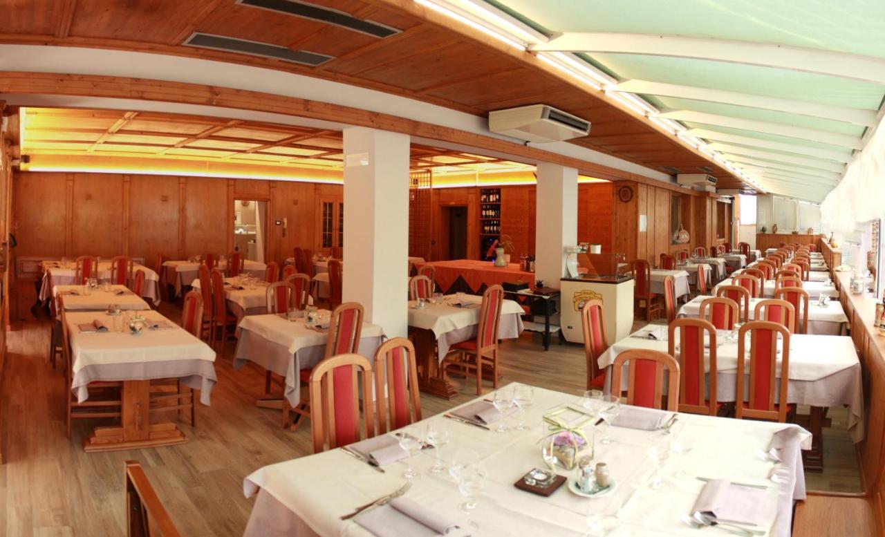 Albergo Ristorante Cacciatori Auronzo di Cadore Exteriör bild