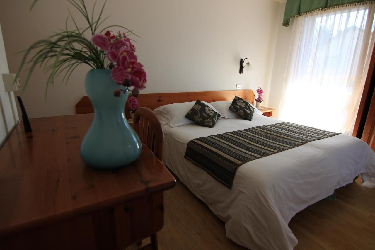 Albergo Ristorante Cacciatori Auronzo di Cadore Exteriör bild