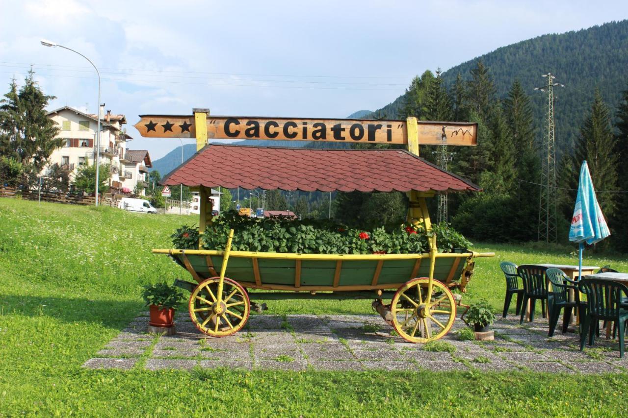 Albergo Ristorante Cacciatori Auronzo di Cadore Exteriör bild