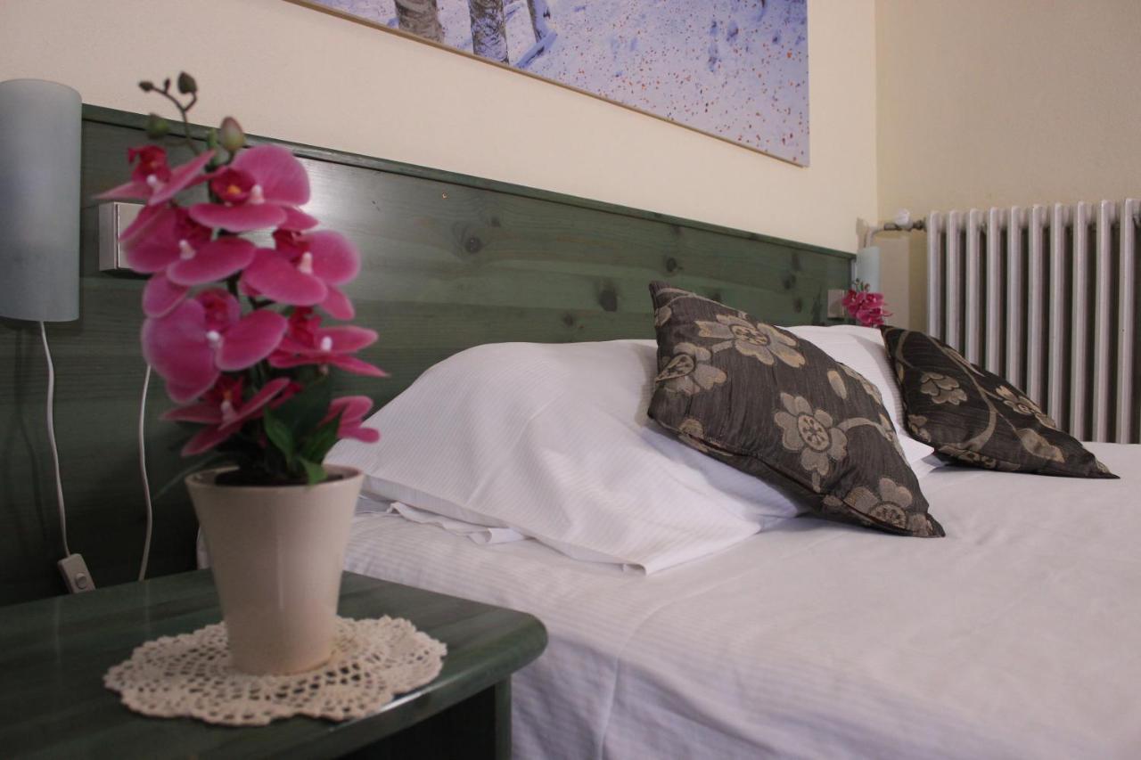 Albergo Ristorante Cacciatori Auronzo di Cadore Exteriör bild