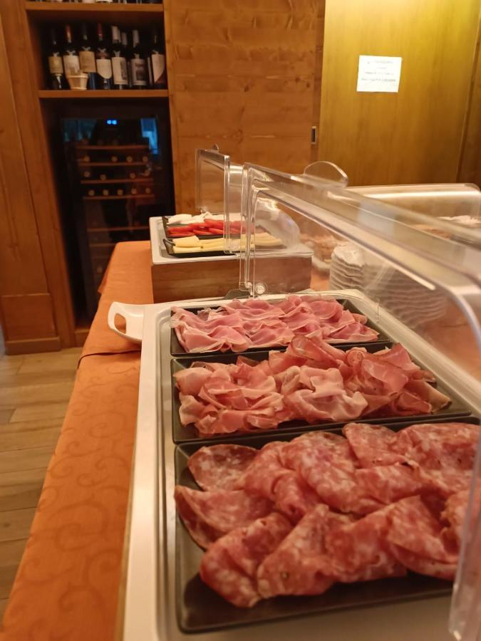 Albergo Ristorante Cacciatori Auronzo di Cadore Exteriör bild