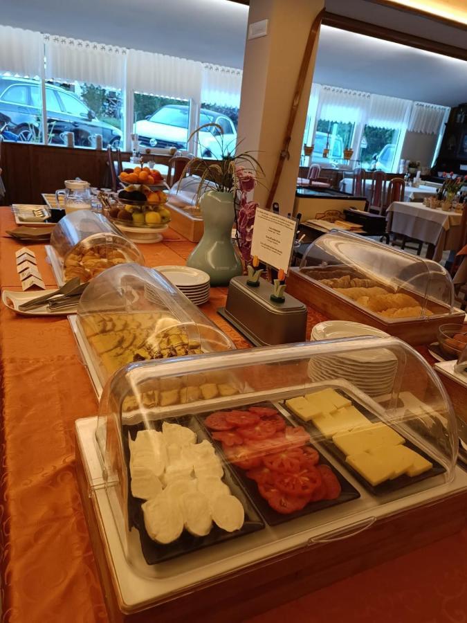 Albergo Ristorante Cacciatori Auronzo di Cadore Exteriör bild