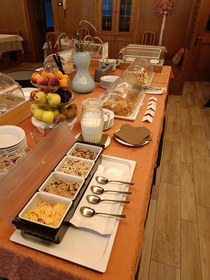 Albergo Ristorante Cacciatori Auronzo di Cadore Exteriör bild