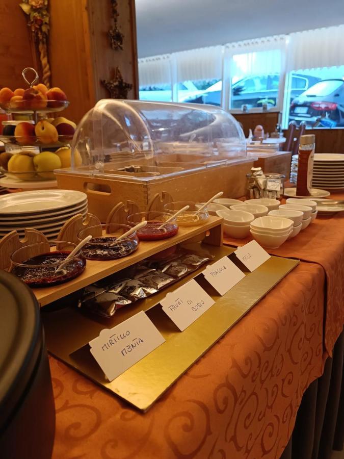 Albergo Ristorante Cacciatori Auronzo di Cadore Exteriör bild