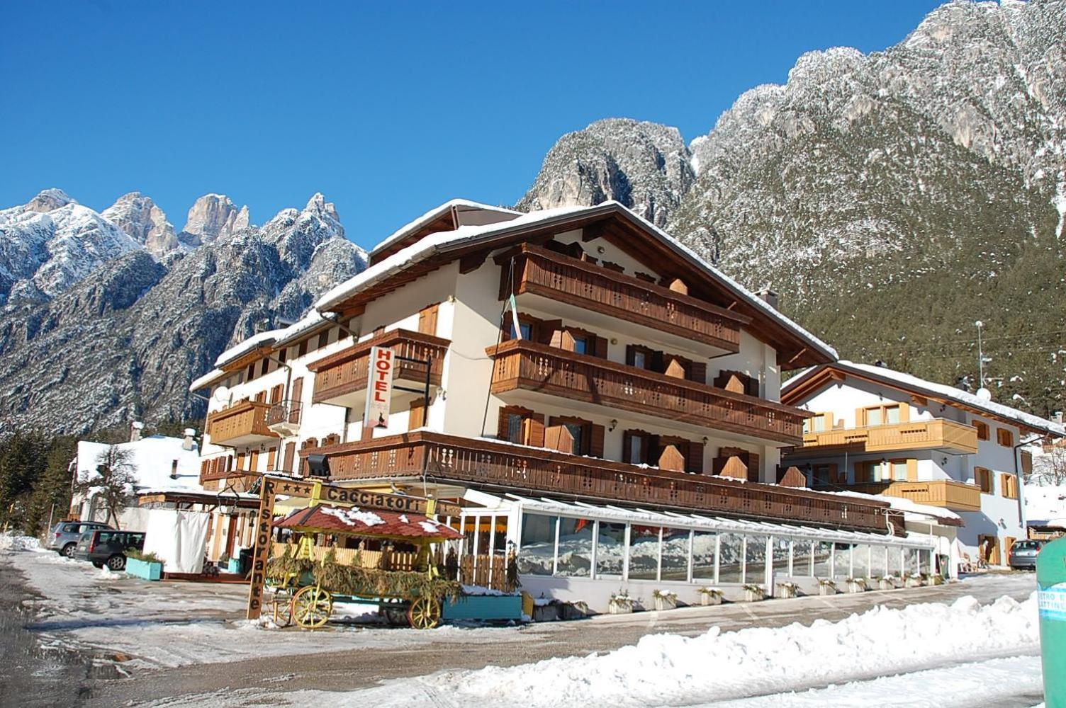 Albergo Ristorante Cacciatori Auronzo di Cadore Exteriör bild