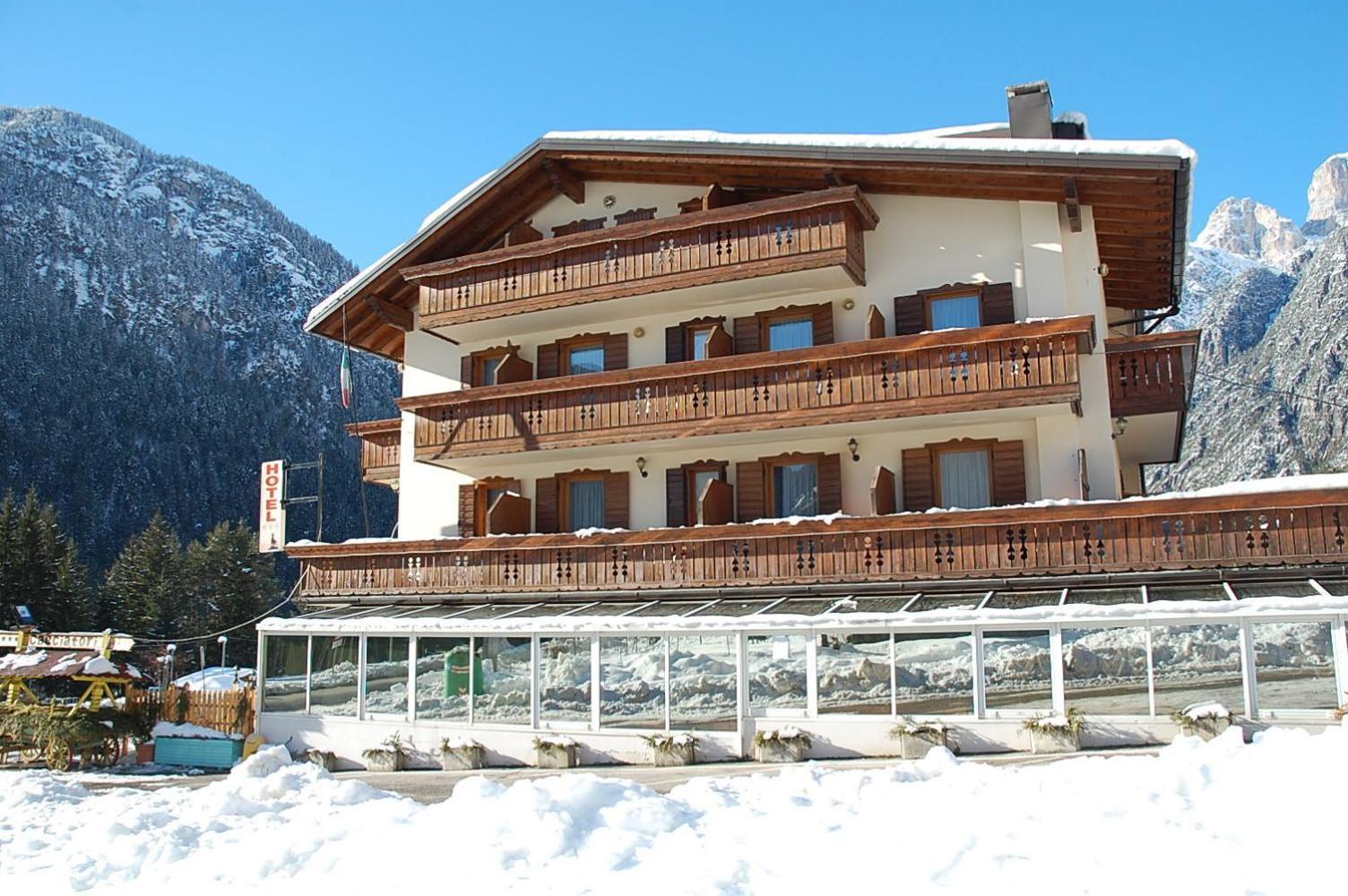 Albergo Ristorante Cacciatori Auronzo di Cadore Exteriör bild