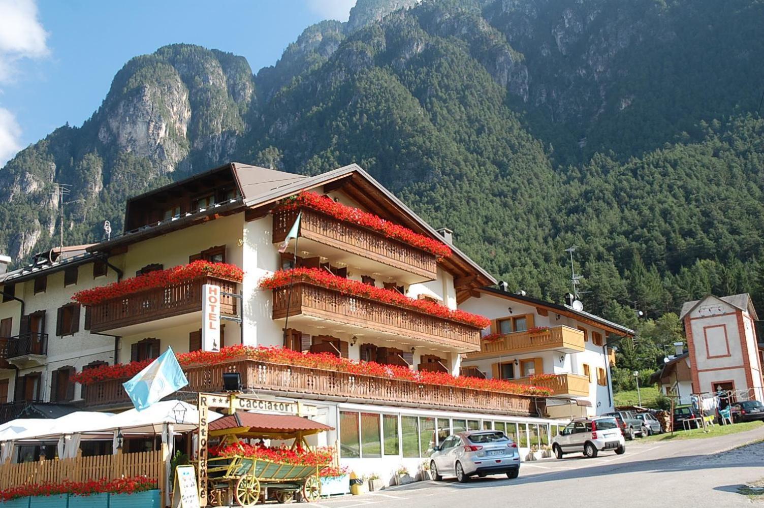 Albergo Ristorante Cacciatori Auronzo di Cadore Exteriör bild