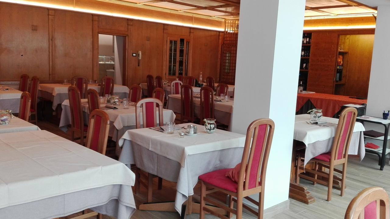Albergo Ristorante Cacciatori Auronzo di Cadore Exteriör bild