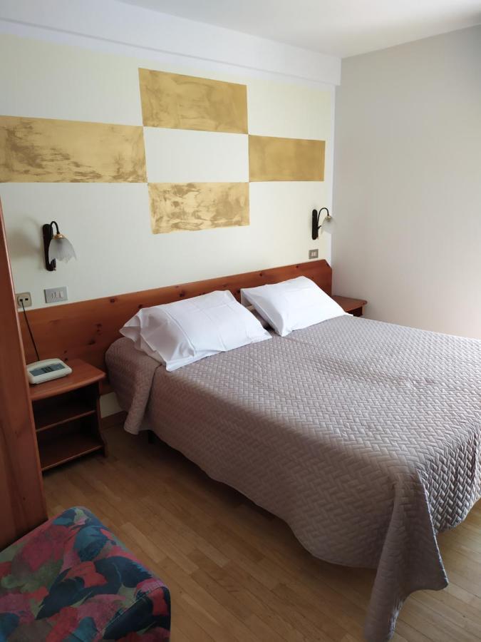 Albergo Ristorante Cacciatori Auronzo di Cadore Exteriör bild
